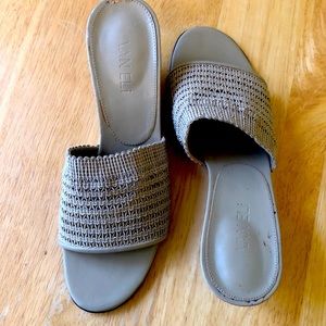 Slip ons with wedge heels    Narrow